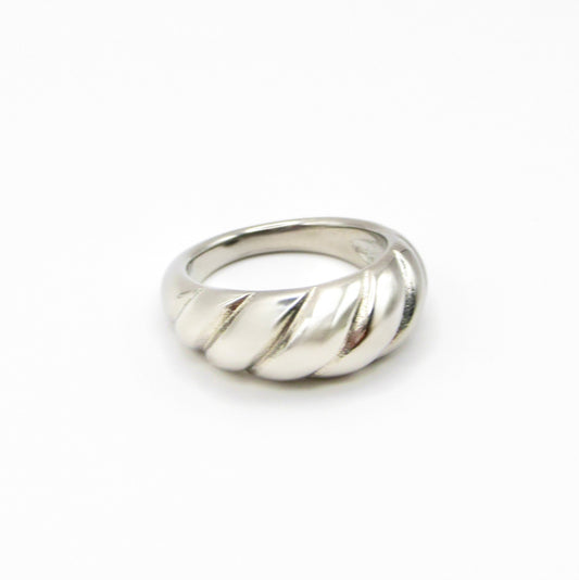 Crouissant ring