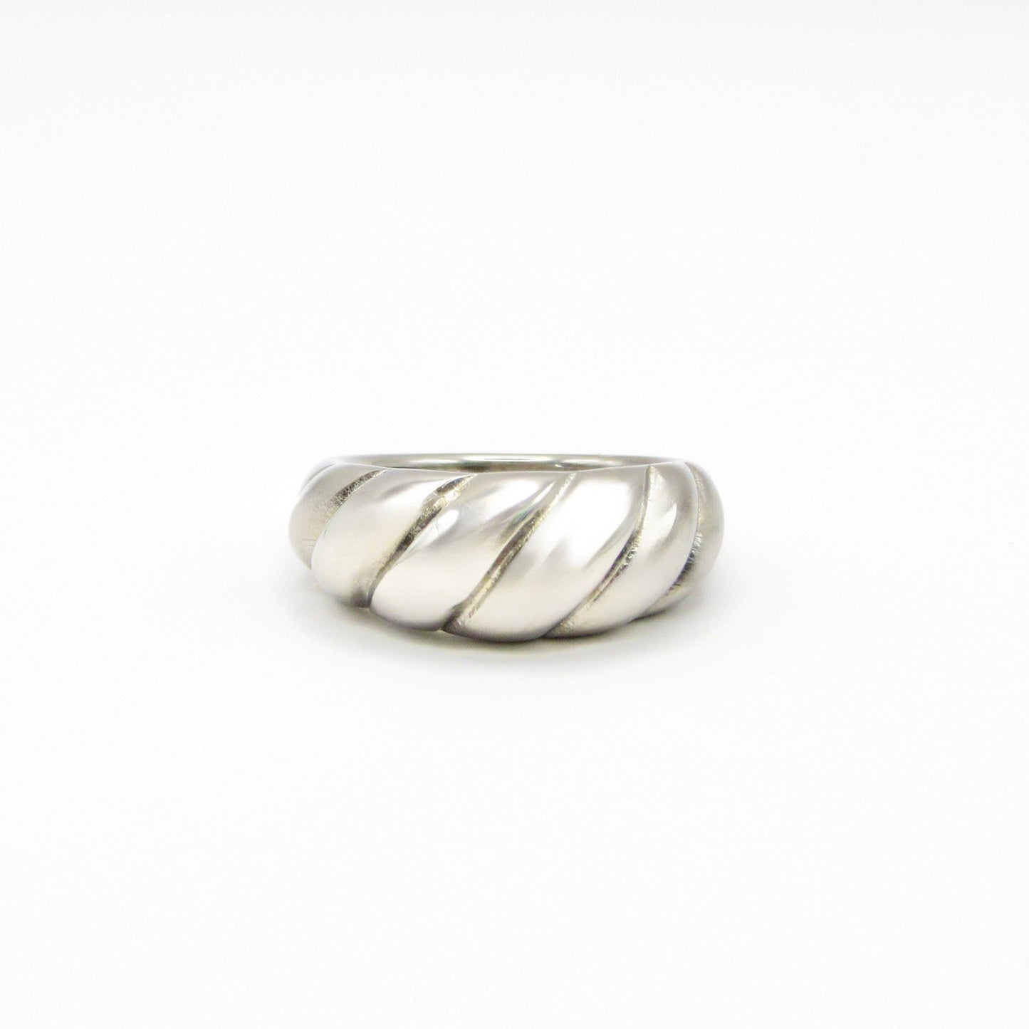 Crouissant ring