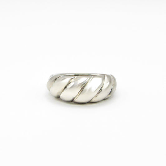 Crouissant ring
